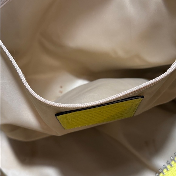 Coach beautiful soft muted golden yellow leather bag, satin tan lining, - Picture 11 of 16